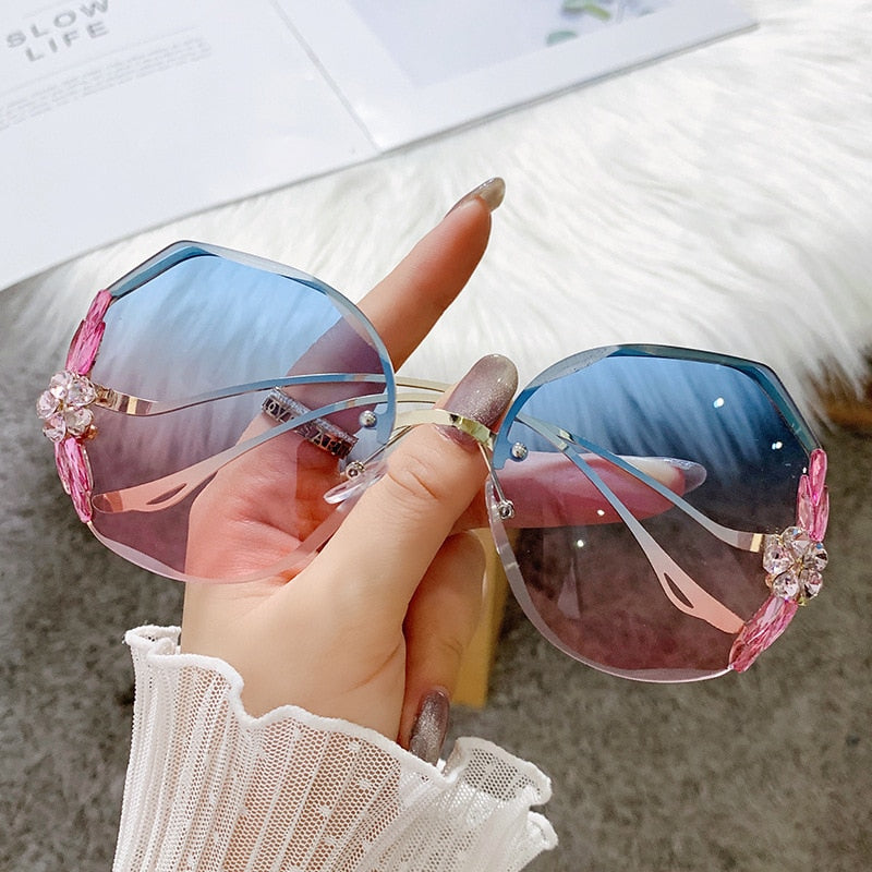 Stunning Celebrity Vybes Sunglass ( 4.9 ⭐⭐⭐⭐⭐ Reviews )