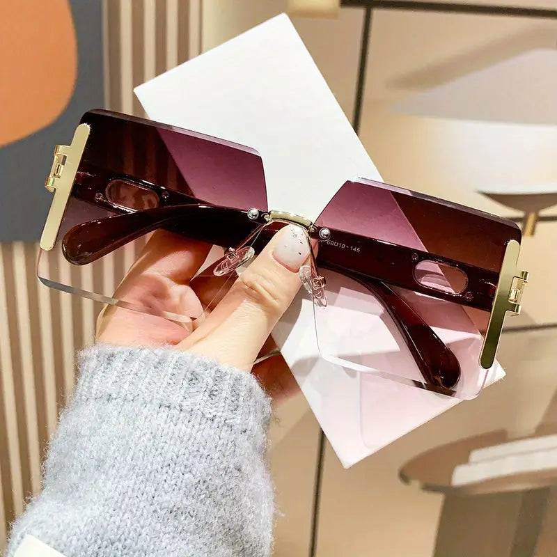 Stunning Celebrity Vybes Sunglass ( 4.9 ⭐⭐⭐⭐⭐ Reviews )