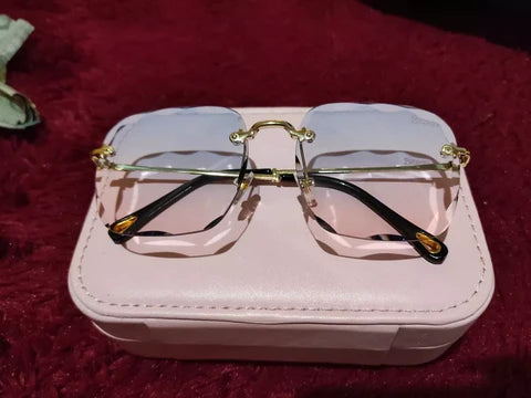 Stunning Celebrity Vybes Sunglass ( 4.9 ⭐⭐⭐⭐⭐ Reviews )