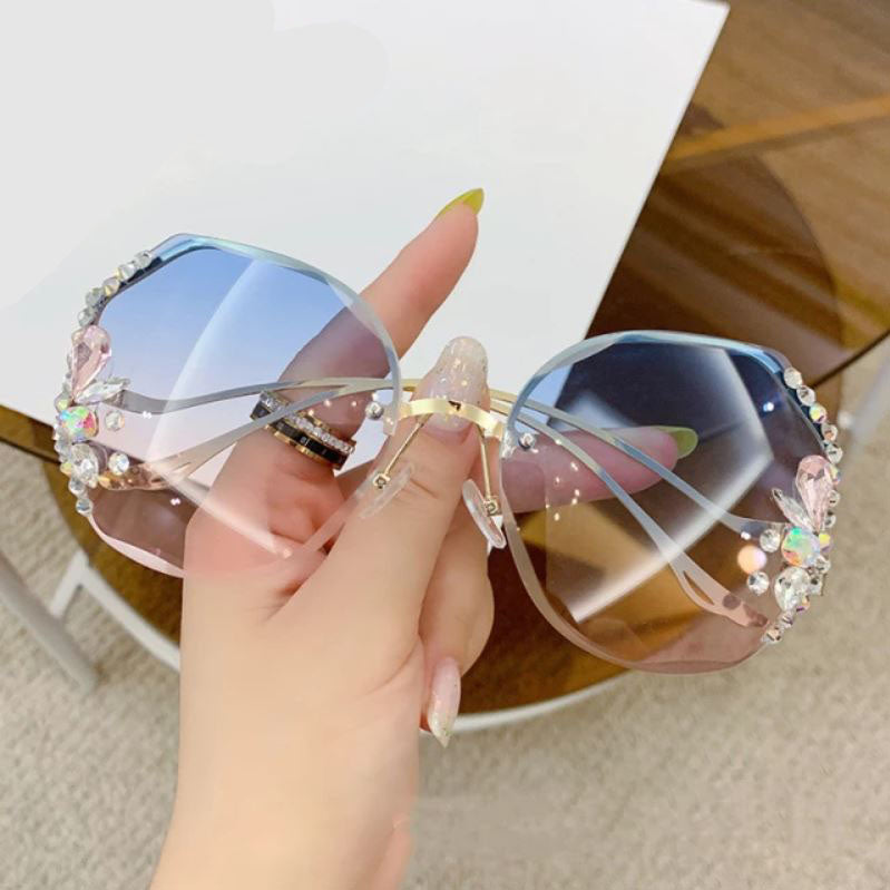 Celebrity Diamond Sunglasses  ( 4.9 ⭐⭐⭐⭐⭐ Reviews )